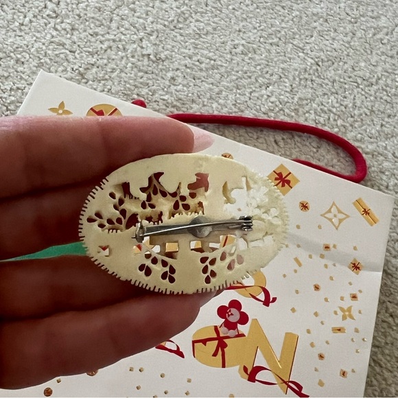 Vintage 1930s Carved Ivory Bone Brooch Art Deco Bone Brooch African Ivory - Picture 3 of 5